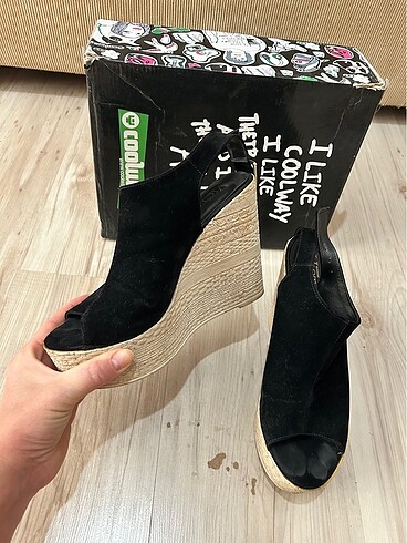 Dolgu topuk süet burnu açık ayakkabı