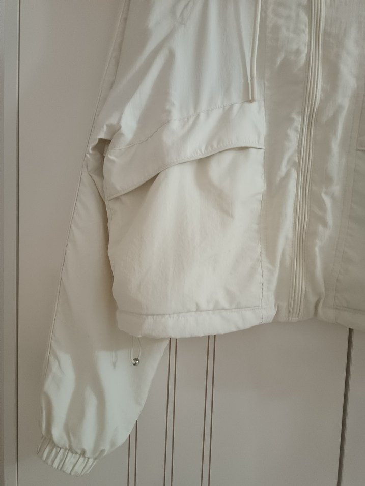 Beyaz Kapüşonlu Kadın Ceket ( Yağmurluk ) - Görsel 2