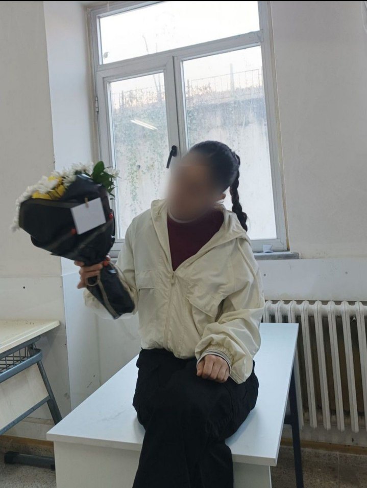 Beyaz Kapüşonlu Kadın Ceket ( Yağmurluk ) - Görsel 5