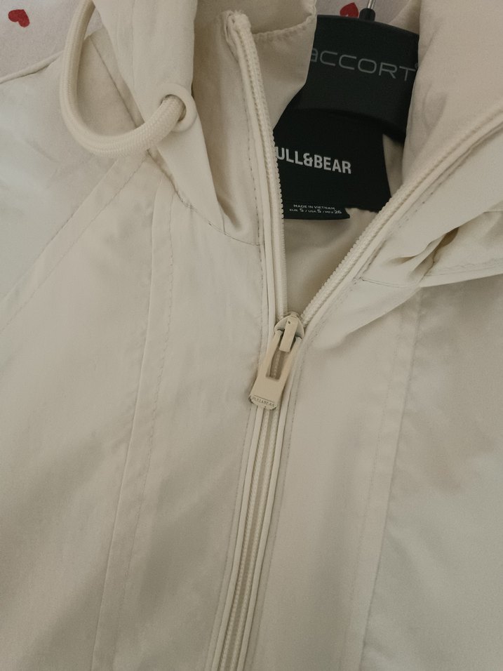 Beyaz Kapüşonlu Kadın Ceket ( Yağmurluk ) - Görsel 4