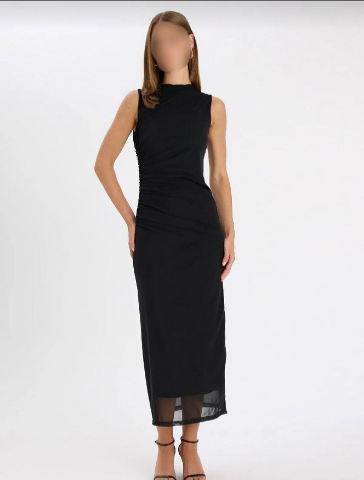 Siyah Drapeli Yüksek Yakalı Uzun Elbise - Görsel 2