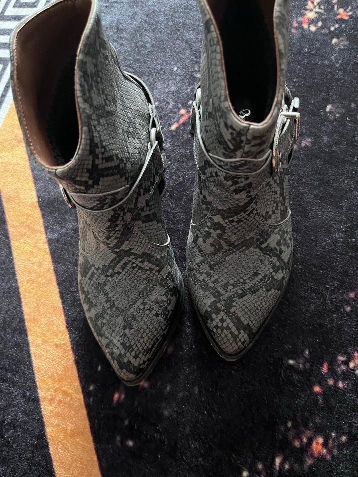 Gri Yılan Desenli Kadın Deri Bot - Görsel 2
