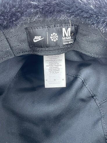 Beden Nike Şapka %70 İndirimli.