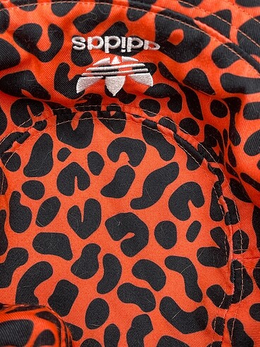 Beden Adidas Şapka %70 İndirimli.
