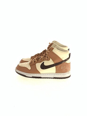 Nike Spor Ayakkabı %70 İndirimli.