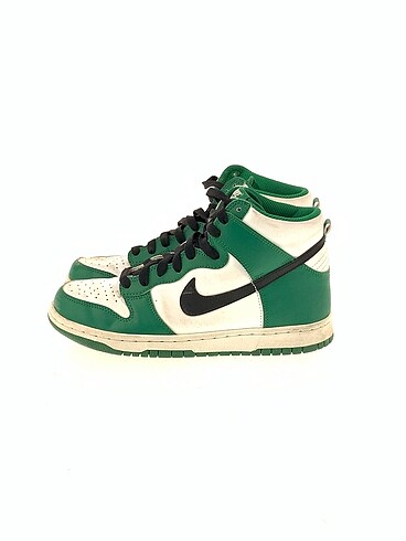Nike Spor Ayakkabı %70 İndirimli.