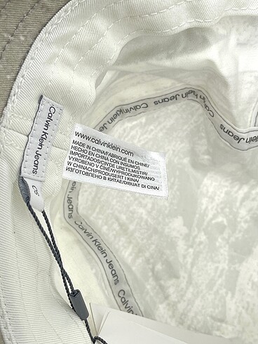  Beden Calvin Klein Şapka %70 İndirimli.