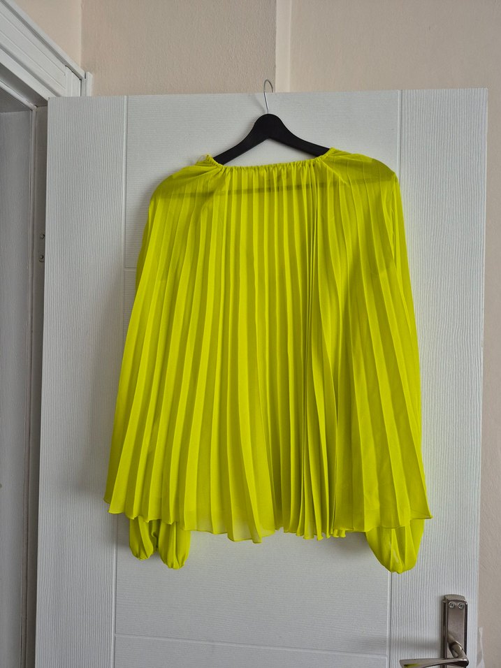 Zara Piliseli V Yakalı Kadın Bluz - Görsel 3