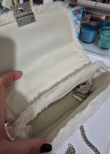 Beyaz Peluş Detaylı Kadın Çanta - Görsel 3