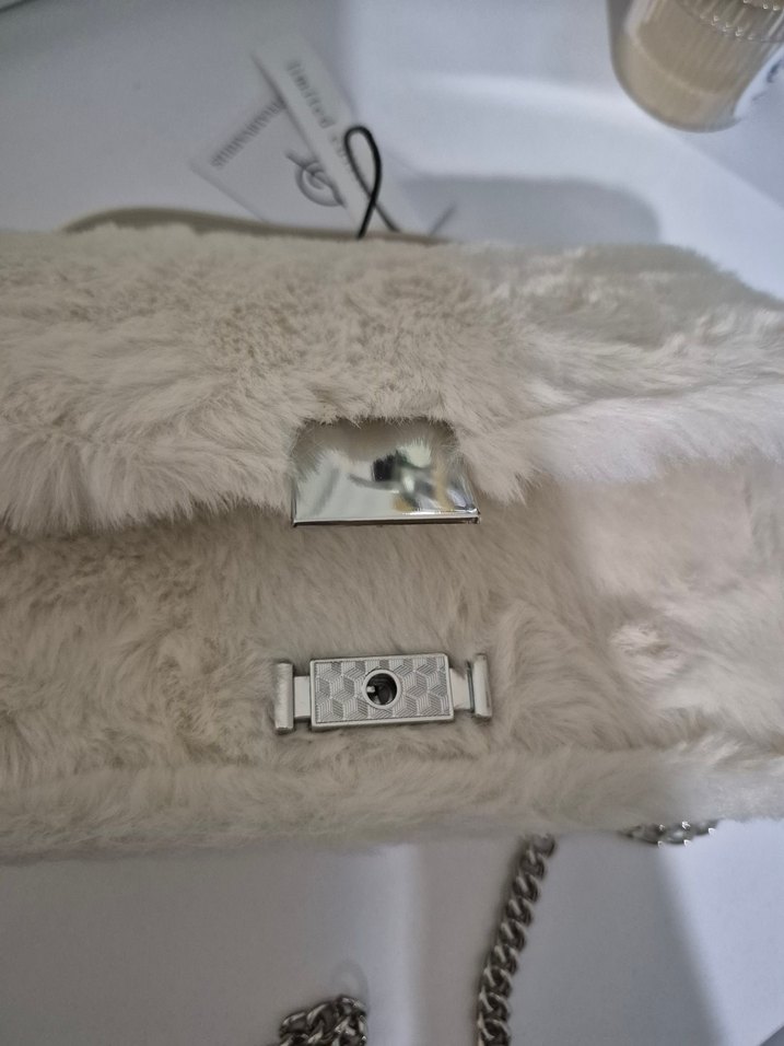 Beyaz Peluş Detaylı Kadın Çanta - Görsel 5