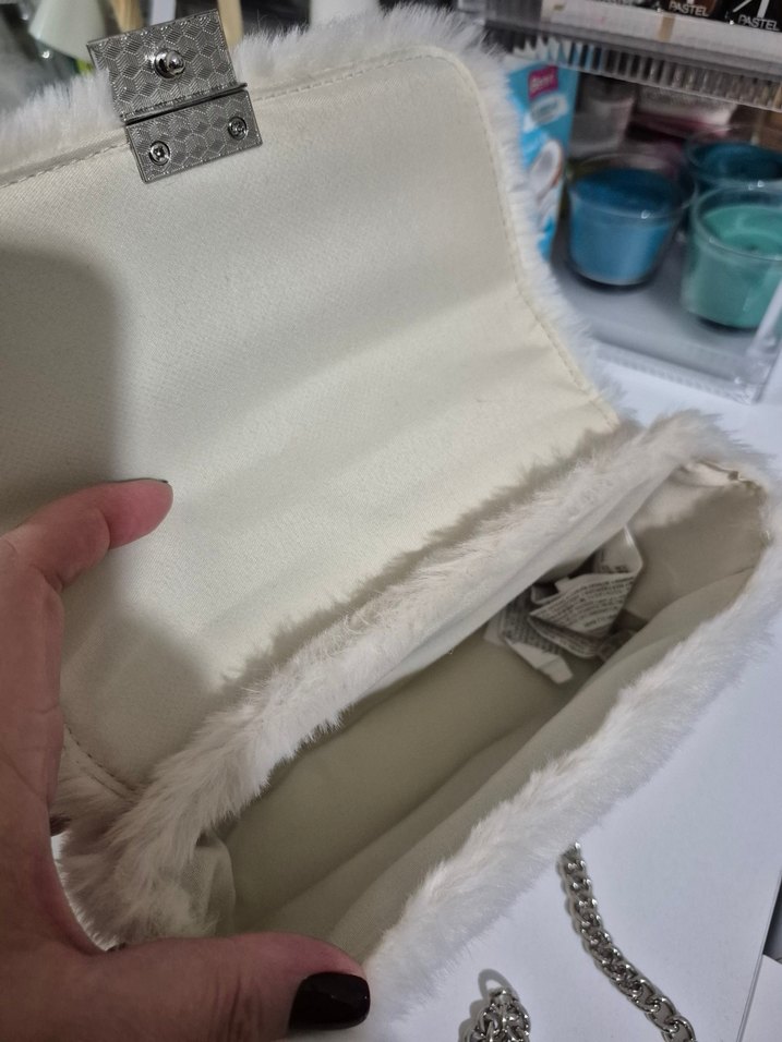 Beyaz Peluş Detaylı Kadın Çanta - Görsel 3