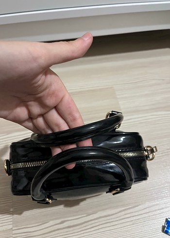 Beden Siyah Parlak Deri Kadın El Çantası