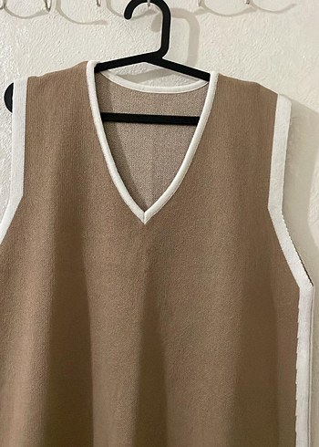 Bej V Yakalı Uzun Kolsuz Triko Elbise - Görsel 2