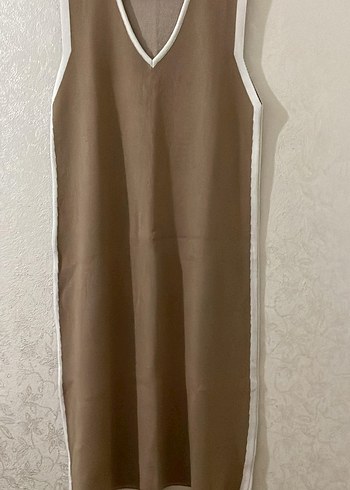 Bej V Yakalı Uzun Kolsuz Triko Elbise - Görsel 3