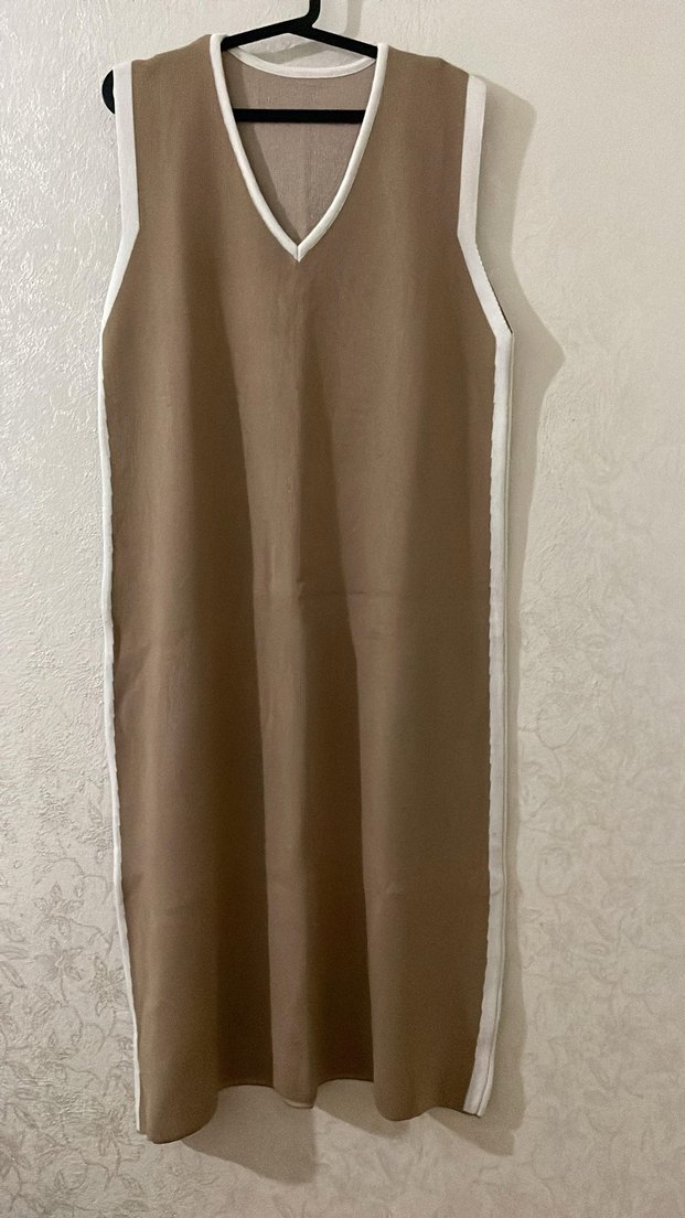 Bej V Yakalı Uzun Kolsuz Triko Elbise - Görsel 3