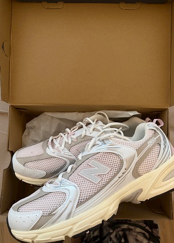 New Balance Sneaker