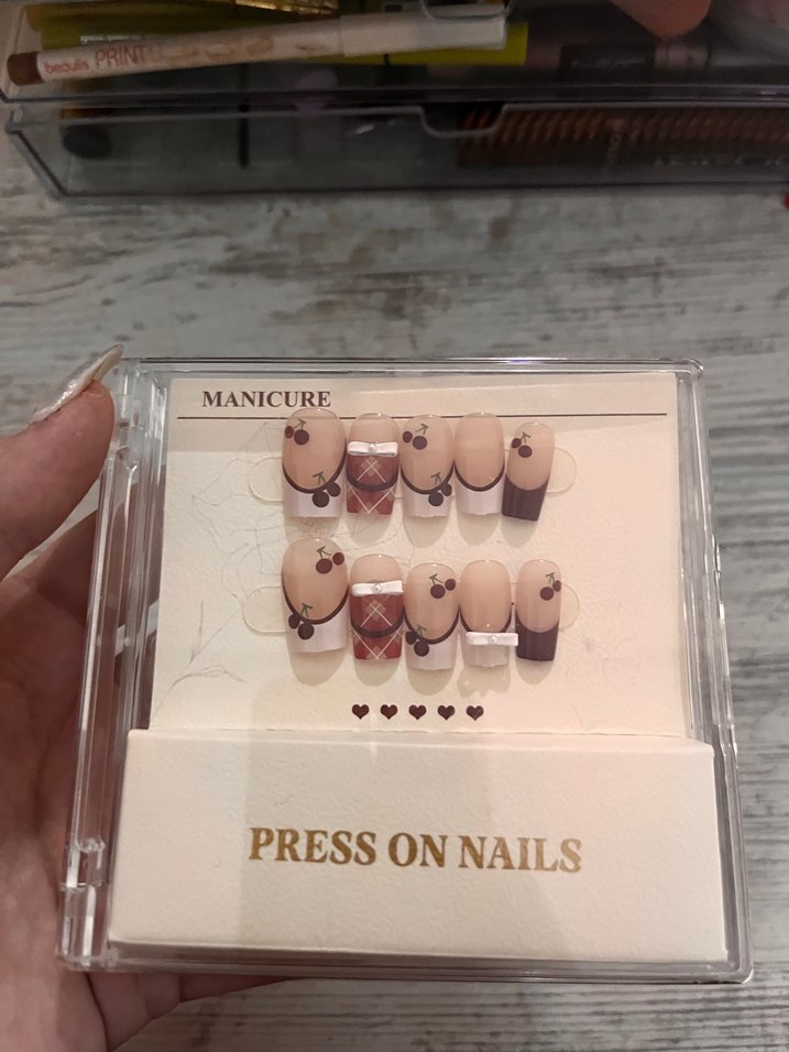 Baskılı Takma Tırnak Seti - Görsel 2