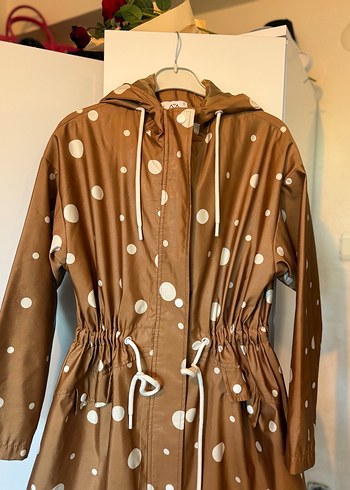 Kadın Kahverengi Puantiyeli Uzun Yağmurluk - Görsel 3