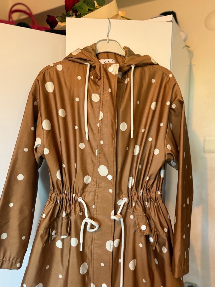 Kadın Kahverengi Puantiyeli Uzun Yağmurluk - Görsel 3