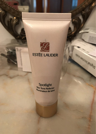 universal Beden Clinique CC Krem ve Estee Lauder Spotlight Skin Tone Perfector