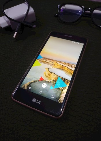 LG K8 2017 (LG-X240Y)