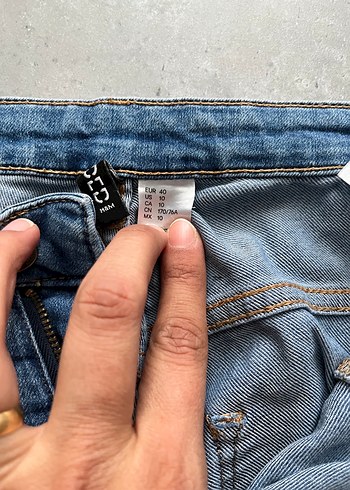 H&M Mom Jean