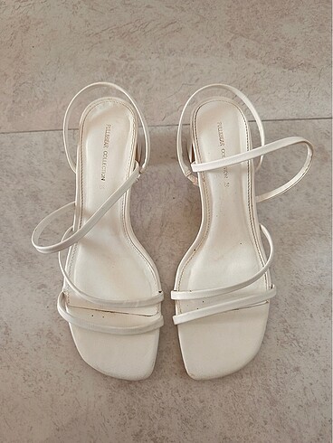 Ince bantlı beyaz topuklu pull and bear sandalet