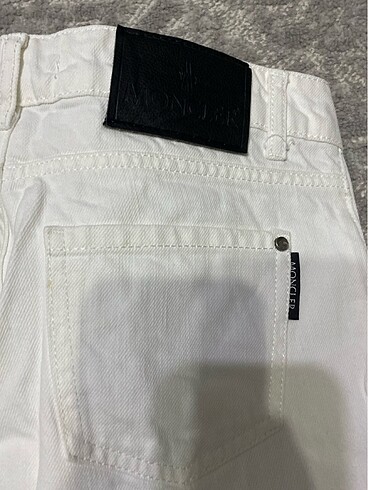 13-14 Yaş Beden beyaz Renk Moncler şort sıfır ayarında