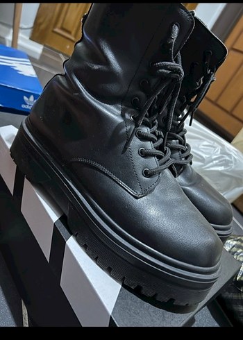 Siyah Deri Platform Topuklu Kadın Bot - Görsel 2