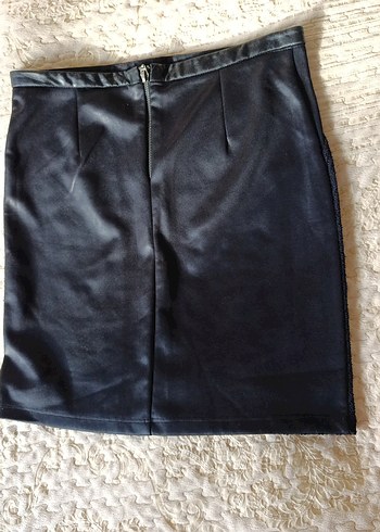 Siyah ön yüzü Örgü,arka kısmı deri görünümlü, Midi Kalem Etek - Görsel 2