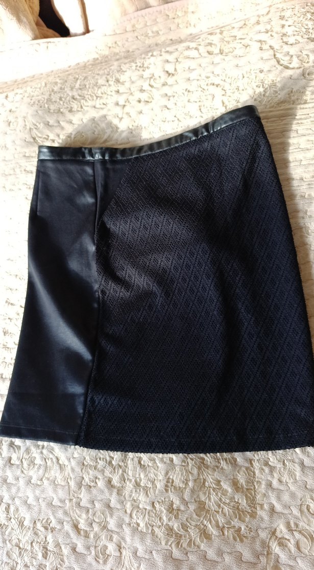 Siyah ön yüzü Örgü,arka kısmı deri görünümlü, Midi Kalem Etek - Görsel 3