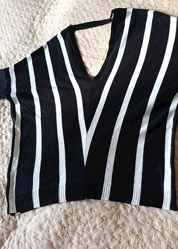 Ön ve arka V Yaka, Siyah Beyaz Çizgili Triko Kazak - Görsel 3