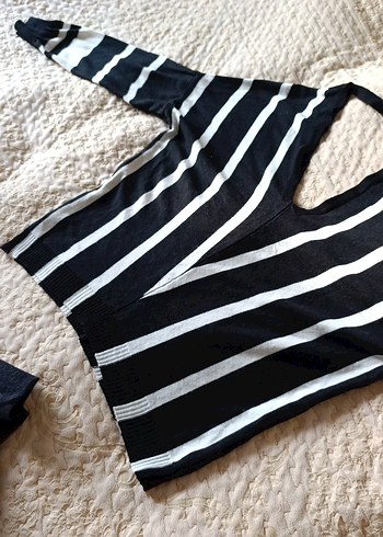 Ön ve arka V Yaka, Siyah Beyaz Çizgili Triko Kazak - Görsel 2