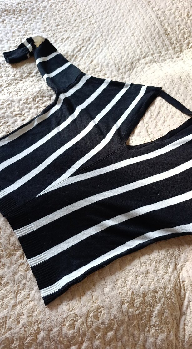 Ön ve arka V Yaka, Siyah Beyaz Çizgili Triko Kazak - Görsel 4