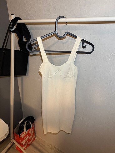 Bershka beyaz elbise