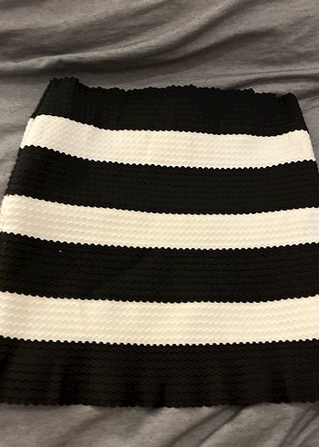 Siyah Beyaz Çizgili Etek - Görsel 2