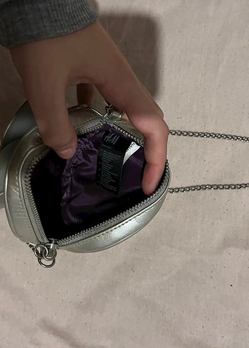 Gri Pullu Gül Detaylı Zincir Kadın Çanta - Görsel 3