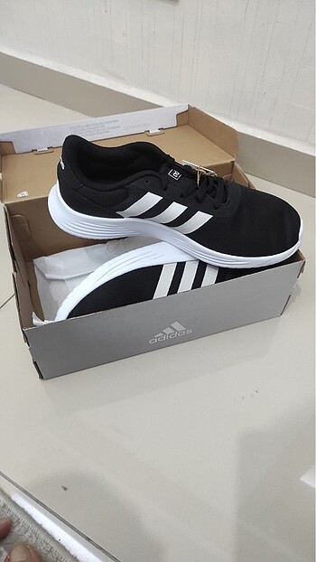 Orijinal Adidas