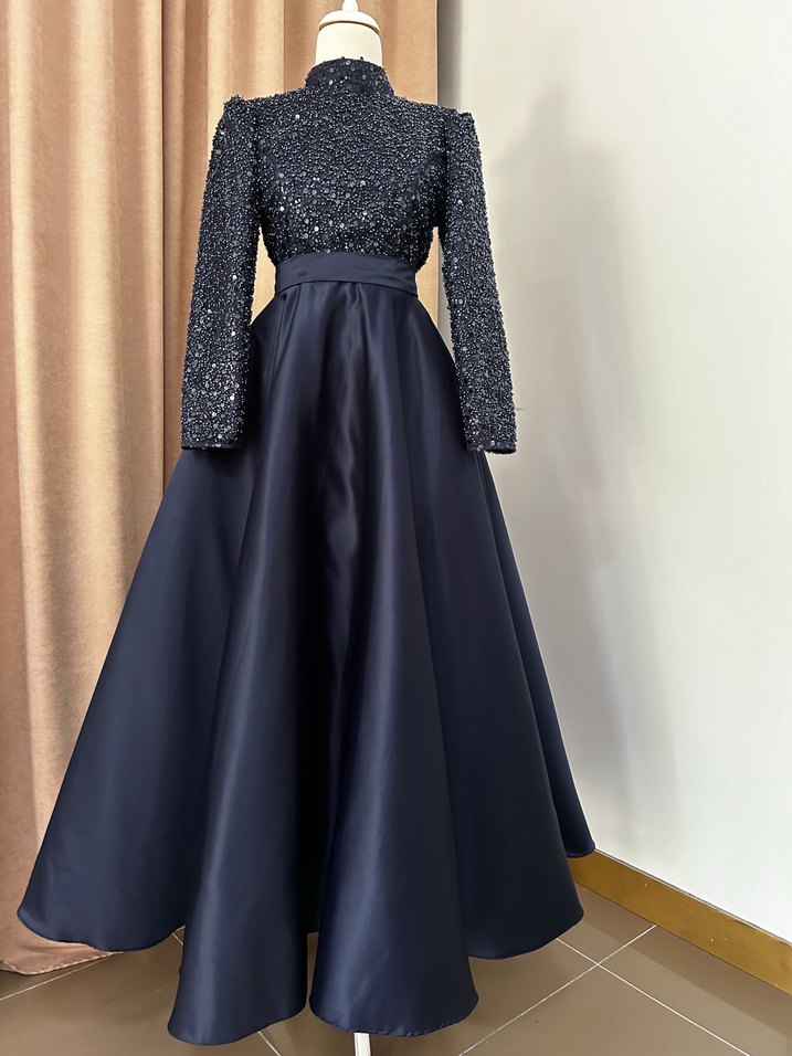 Uzun Kollu Siyah İşlemeli Abiye Elbise - Görsel 3