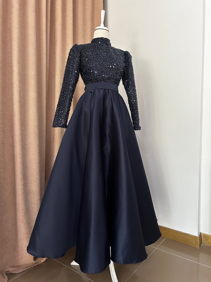 Uzun Kollu Siyah İşlemeli Abiye Elbise - Görsel 2