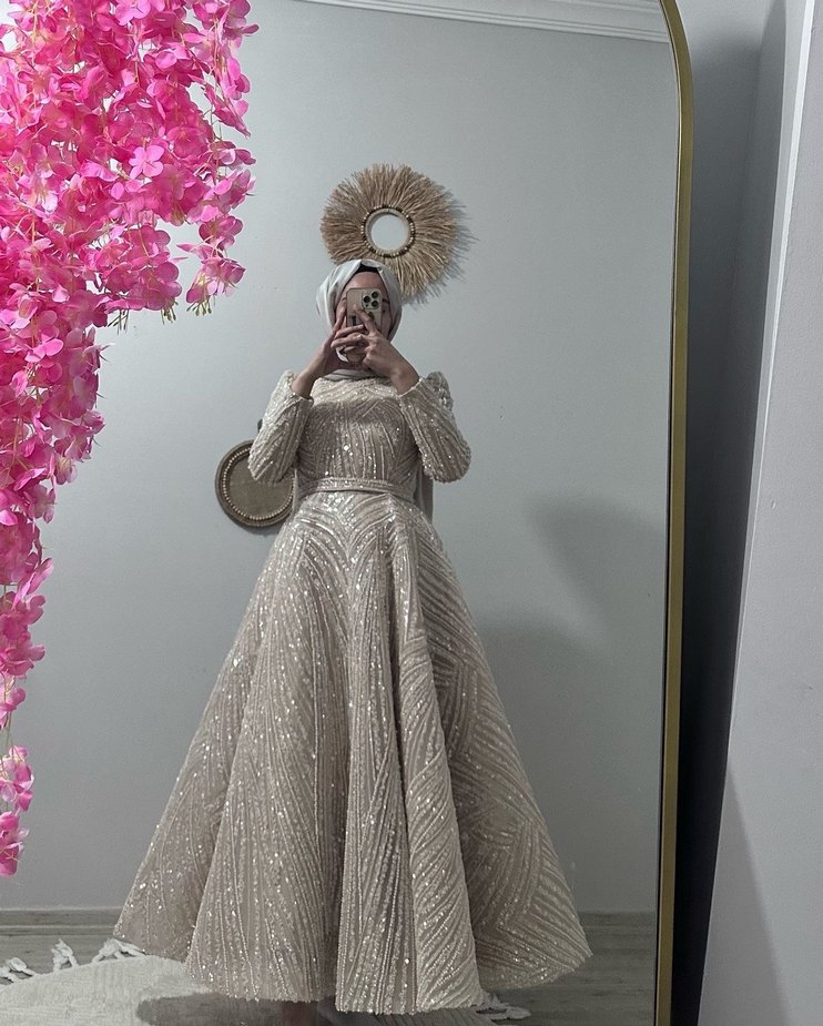 Uzun Kollu Beyaz Parlak Abiye Elbise - Görsel 2