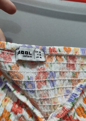 m Beden Çiçek Desenli V Yaka Mini Bluz