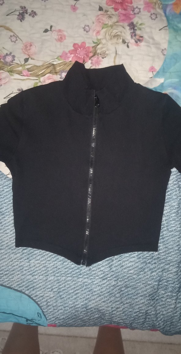 Siyah Fermuarlı crop ceket genç kızlar için çünkü crop şeklinde - Görsel 2