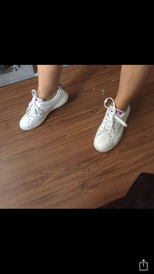 Beyaz orijinal Adidas ayakkabı 