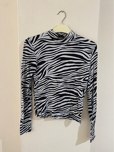 Zebra desenli uzun kollu tişört