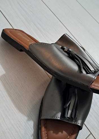 Gri Püsküllü Kadın Dolgu Topuk Terlik - Görsel 5