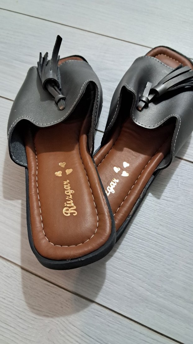 Gri Püsküllü Kadın Dolgu Topuk Terlik - Görsel 2