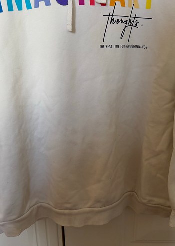LC Waikiki Renkli Yazili Beyaz Kapusonlu Sweatshirt