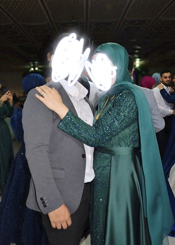 40 Beden Uzun Kollu, Yüksek Yakalı Yeşil Sade Abiye
