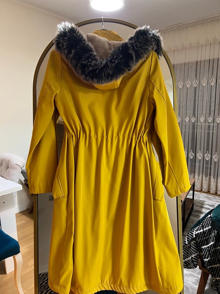 Sarı Midi Boy Kürk Detaylı Kadın Yağmurluk - Görsel 3